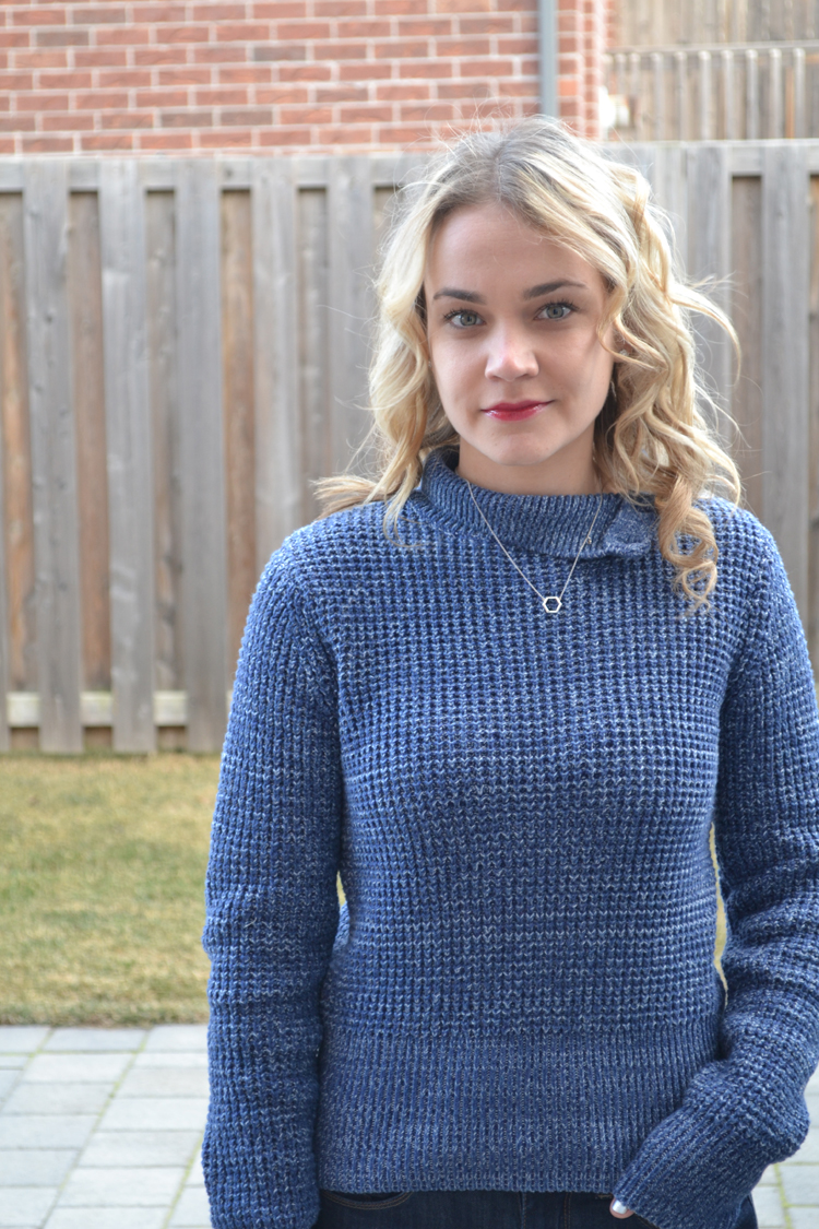 blue-knit-gap-canada-sweater