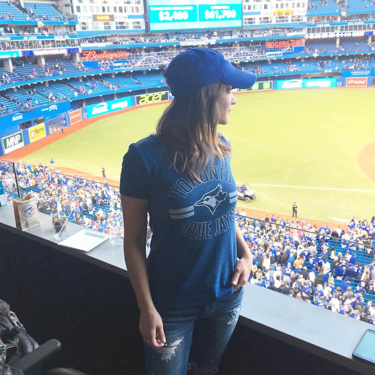 toronto blue jays gear, what to wear to a jays game