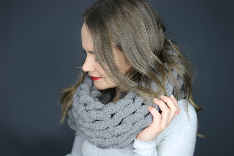 DIY Hand Knitted Scarf, Easier than Arm Knitting 