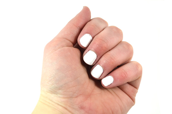 2-paint-nails-white-post