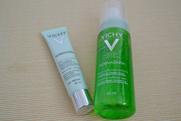Vichy normaderm, Vichy normaderm review, Vichy normaderm Canada, Vichy normaderm swatches, Vichy normaderm bb cream review, Vichy normaderm bb cream, Vichy normaderm facial cleanser, Vichy normaderm giveaway, Vichy normaderm contest, Vichy normaderm acne routine, acne skin routine, acne vichy, Vichy normaderm cleansing mattifying foam
